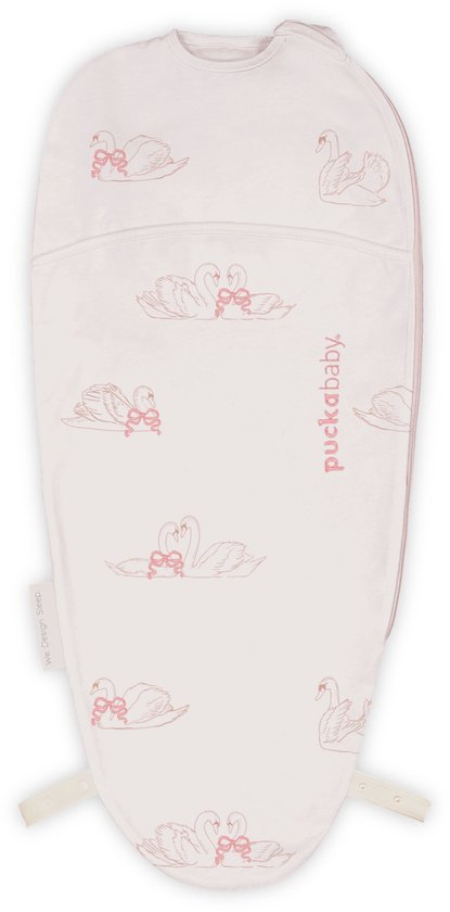 Puckababy Piep inbakerslaapzakje Swans roze voor baby&rsquo;s van 0 tot 3 maanden.